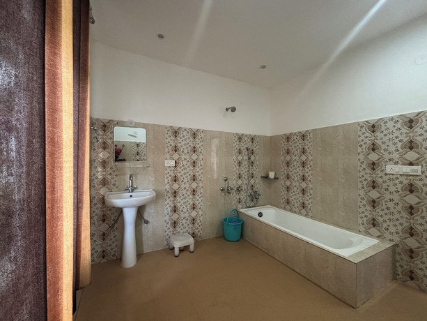 Imagen de la habitación del Hotel Prafull. Foto 13