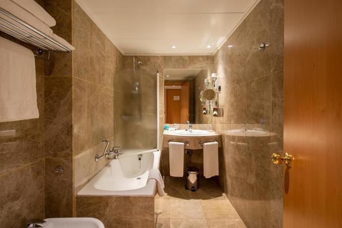 Imagen de la habitación del Hotel Praga, Carabanchel. Foto 5