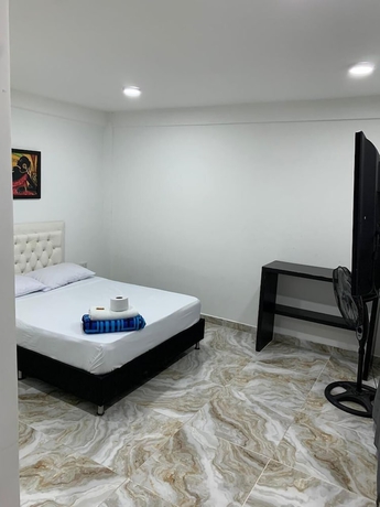 Imagen de la habitación del Hotel Praga Medell&iacute;n. Foto 11