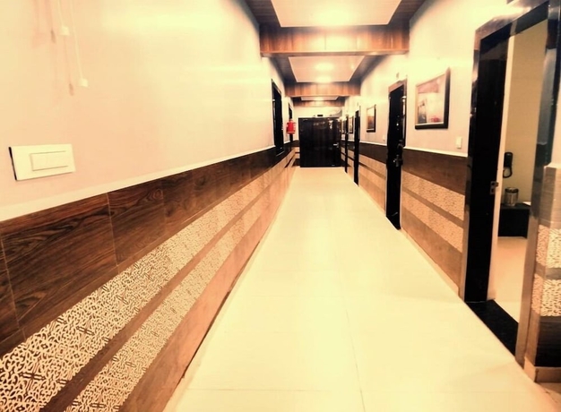 Imagen de los interiores del Hotel Pragati Heights. Foto 14