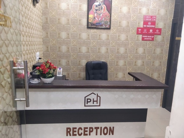 Imagen de los interiores del Hotel Pragati Heights. Foto 16