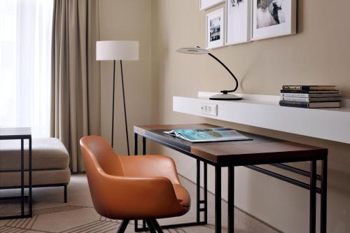 Imagen de la habitación del Hotel Prague Marriott. Foto 9