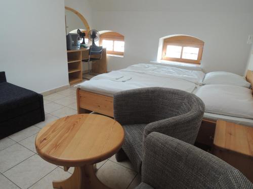 Imagen de la habitación del Hotel Praha, Broumov. Foto 8