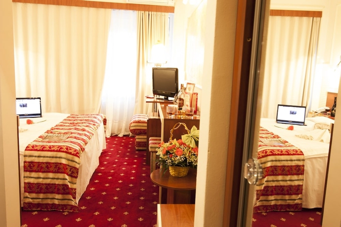 Imagen de la habitación del Hotel Prahova Plaza. Foto 9