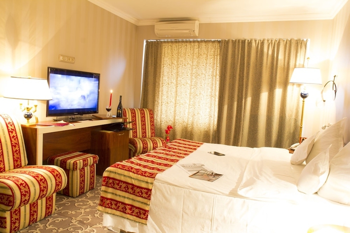 Imagen de la habitación del Hotel Prahova Plaza. Foto 17