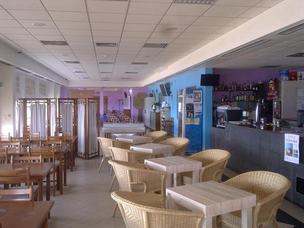 Imagen del bar/restaurante del Hotel Praia Azul. Foto 2