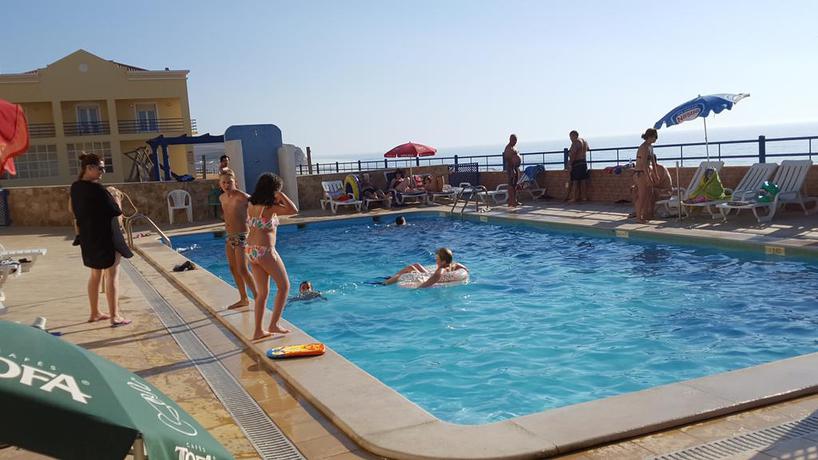 Imagen de la piscina del Hotel Praia Azul. Foto 12