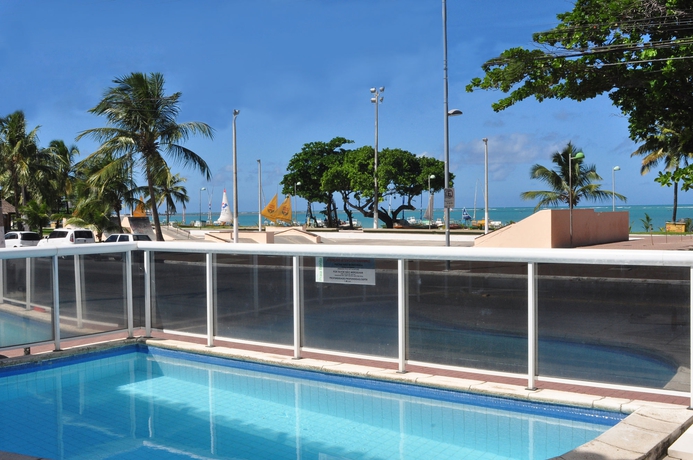 Imagen de la piscina del Hotel Praia Bonita. Foto 12