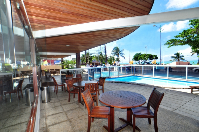 Imagen de la piscina del Hotel Praia Bonita. Foto 13