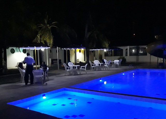 Imagen de la piscina del Hotel Praia Do Conde. Foto 17
