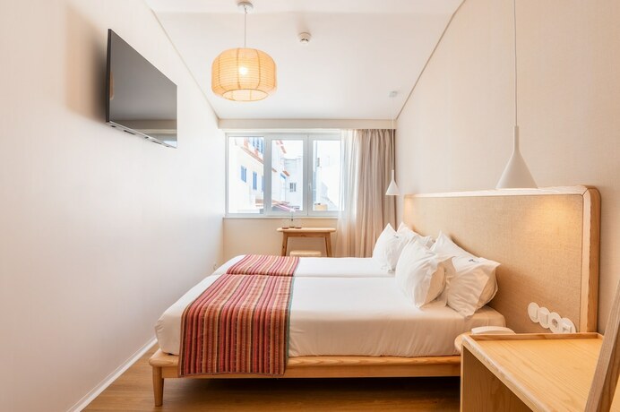 Imagen de la habitación del Hotel Praia FLHs Ericeira. Foto 18