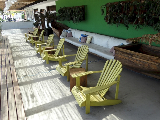 Imagen de los exteriores del Hotel Praia Linda. Foto 14