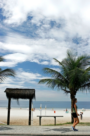 Imagen de los exteriores del Hotel Praia Linda. Foto 16