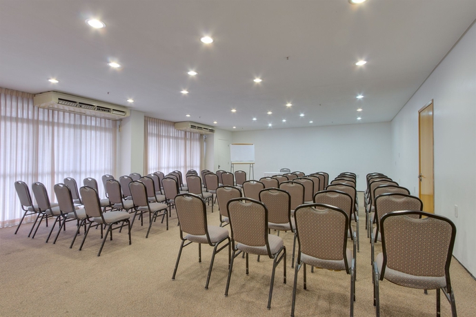 Imagen de los interiores del Hotel Praia Mansa Suite. Foto 11