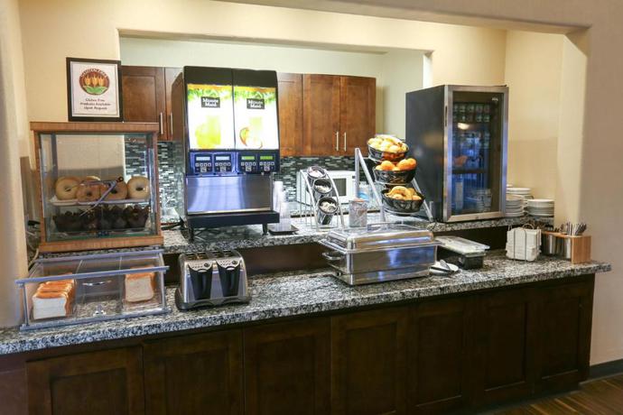 Imagen general del Hotel Prairie Crest Calgary Airport. Foto 8