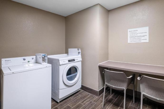 Imagen general del Hotel Prairie Crest Calgary Airport. Foto 11