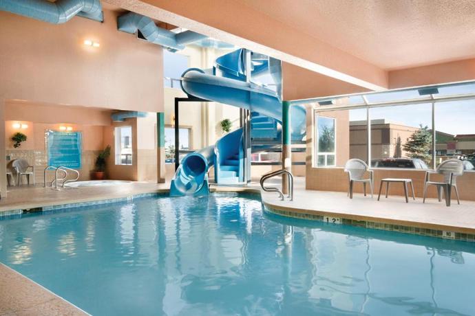 Imagen general del Hotel Prairie Crest Calgary Airport. Foto 12