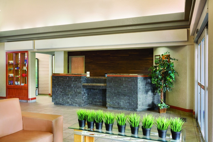 Imagen de los interiores del Hotel Prairie Crest Red Deer. Foto 16