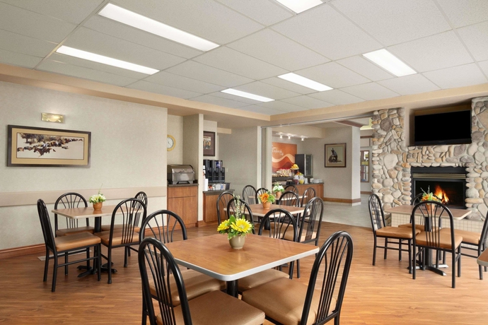 Imagen del bar/restaurante del Hotel Prairie Crest Red Deer. Foto 3