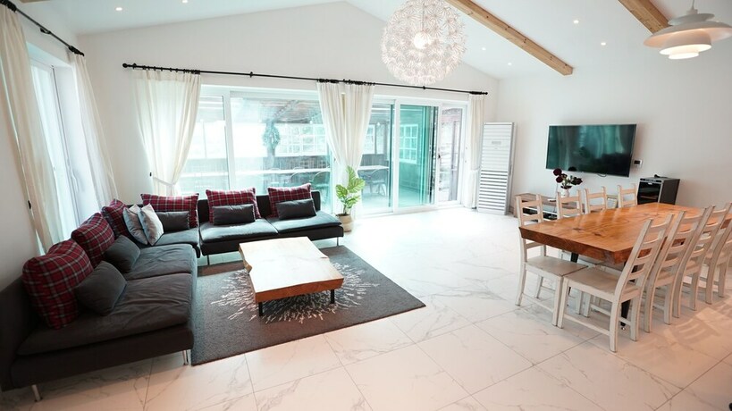 Imagen de la habitación del Hotel Praise Suite. Foto 31