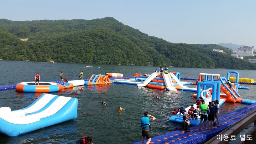 Imagen de la piscina del Hotel Praise Suite. Foto 34