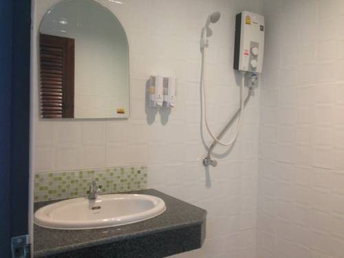 Imagen de la habitación del Hotel Praiyanan Place. Foto 4