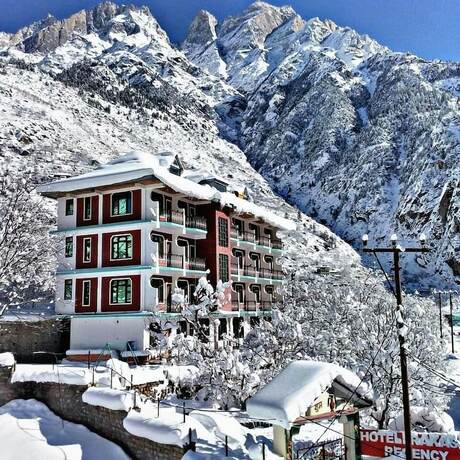Imagen general del Hotel Prakash Regency Sangla. Foto 1