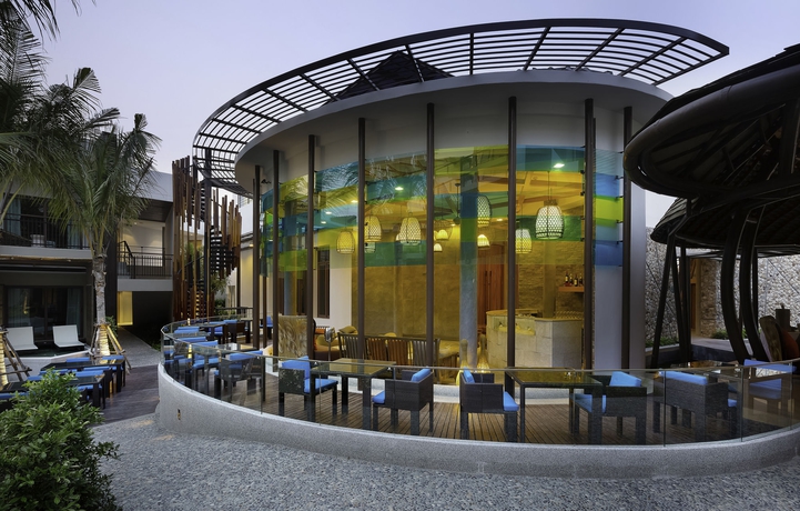 Imagen del bar/restaurante del Hotel Prana Resort Nandana. Foto 4