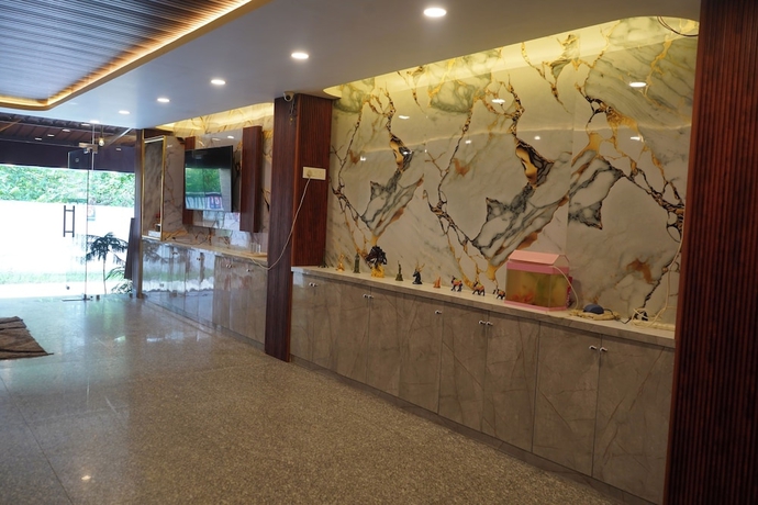 Imagen de los interiores del Hotel Pranjal Inn. Foto 12