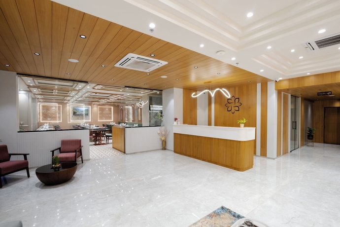 Imagen de los interiores del Hotel Prarambh By Siara. Foto 11