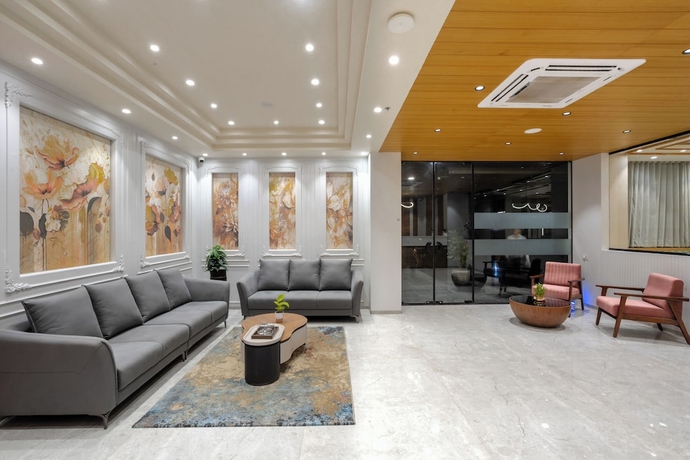 Imagen de los interiores del Hotel Prarambh By Siara. Foto 12
