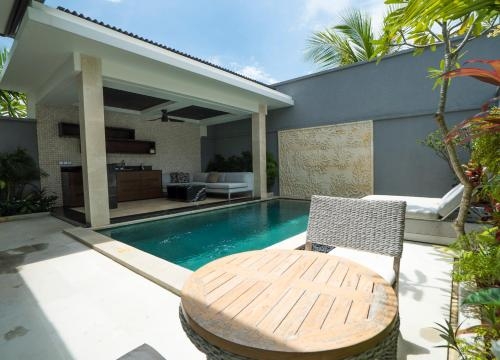 Imagen de la habitación del Hotel Prasana Villas Uluwatu. Foto 6