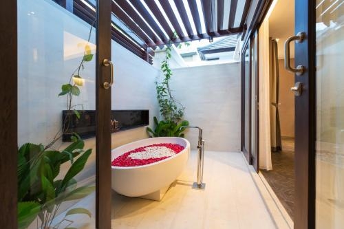 Imagen de la habitación del Hotel Prasana Villas Uluwatu. Foto 7