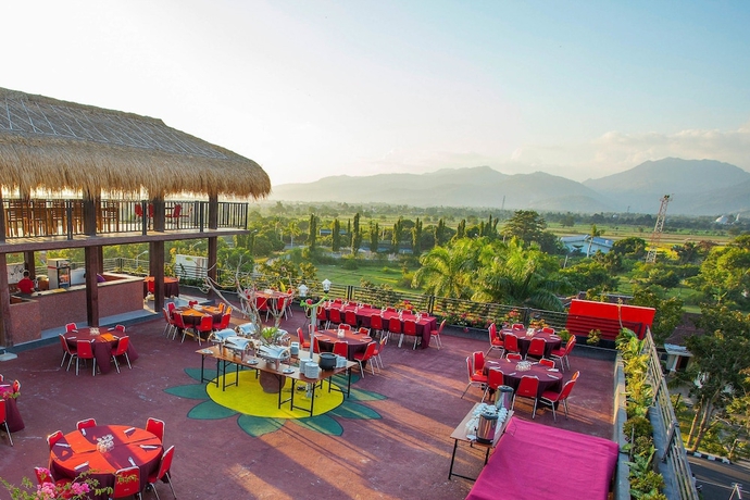 Imagen del bar/restaurante del Hotel Pratama and Convention. Foto 3