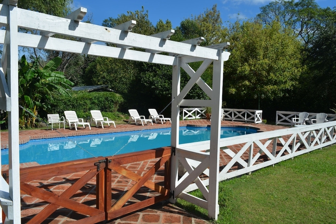 Imagen de la piscina del Hotel Prater, VILLA GENERAL BELGRANO. Foto 16