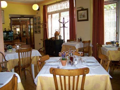 Imagen del bar/restaurante del Hotel Prats. Foto 2