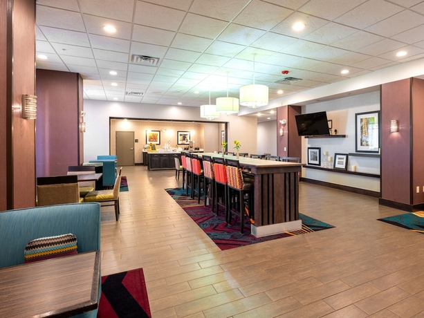 Imagen de los interiores del Hotel Pratt Inn and Suites. Foto 11