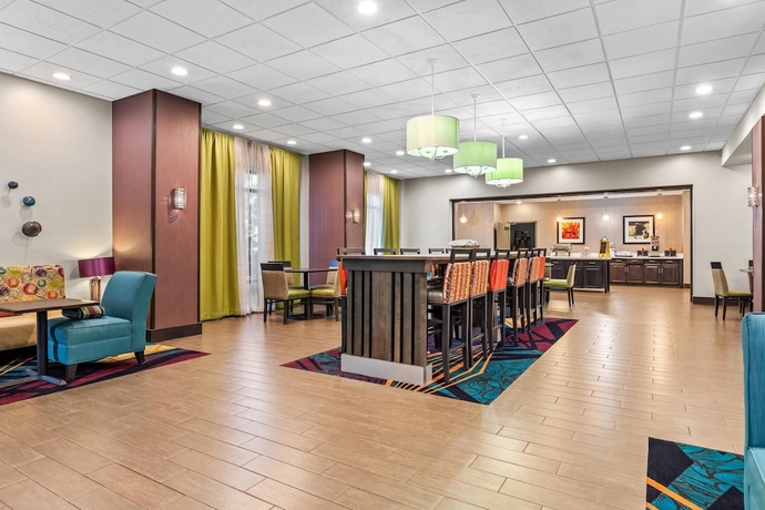 Imagen de los interiores del Hotel Pratt Inn and Suites. Foto 12