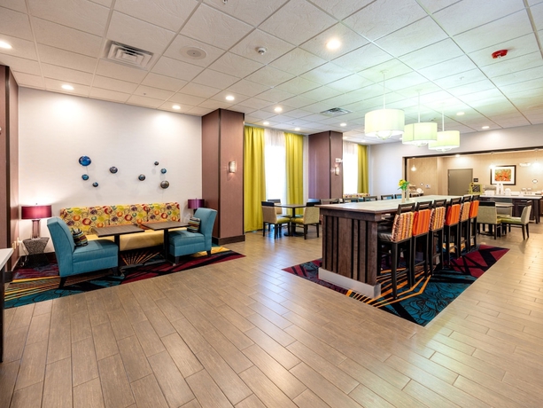 Imagen de los interiores del Hotel Pratt Inn and Suites. Foto 16
