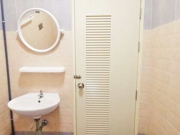 Imagen de la habitación del Hotel Pratubjai. Foto 14
