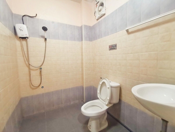 Imagen de la habitación del Hotel Pratubjai. Foto 17