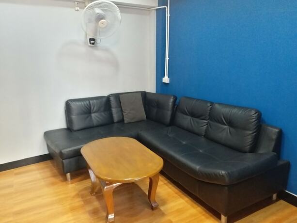 Imagen de los interiores del Hotel Pratunam Family House. Foto 19