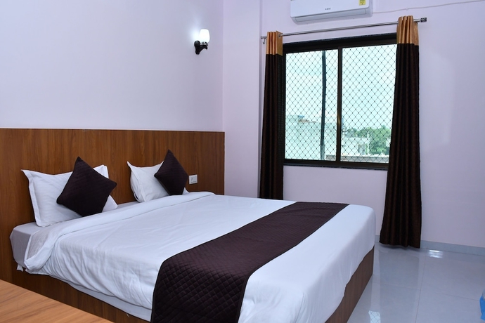 Imagen de los exteriores del Hotel Prayagraj. Foto 14