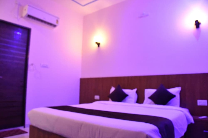 Imagen de la habitación del Hotel Prayagraj. Foto 9