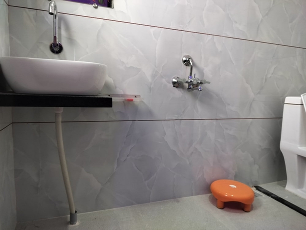 Imagen de la habitación del Hotel Prayagraj. Foto 11