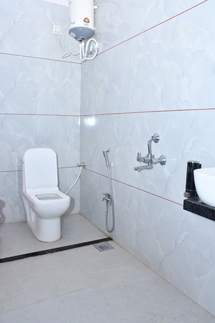Imagen de la habitación del Hotel Prayagraj. Foto 13