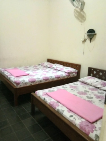 Imagen de la habitación del Hotel Prayogolama Guest House. Foto 10