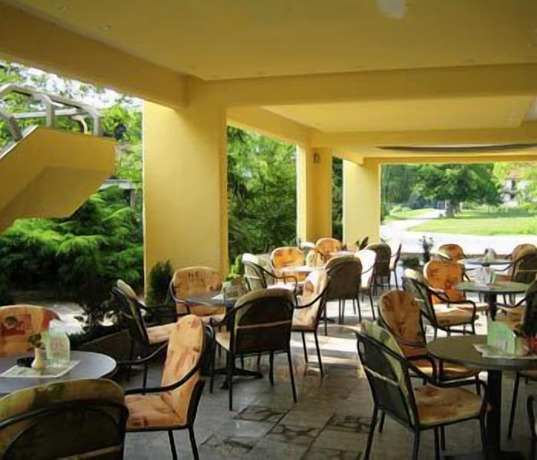 Imagen de los exteriores del Hotel Prebold. Foto 11