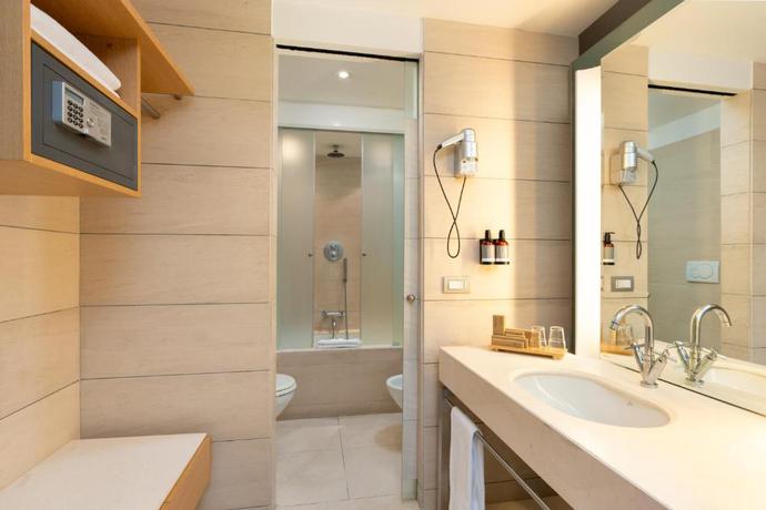 Imagen de la habitación del Hotel Precise House Mantegna Roma. Foto 8