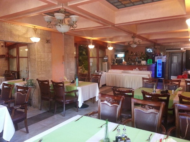 Imagen del bar/restaurante del Hotel Predeal Comfort Suites. Foto 3